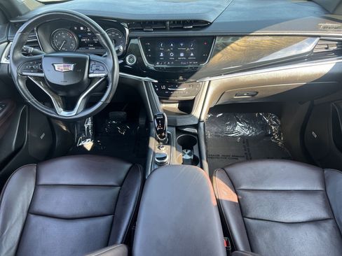 Used 2022 Cadillac XT6 Premium Luxury w/ Technology Package image 2