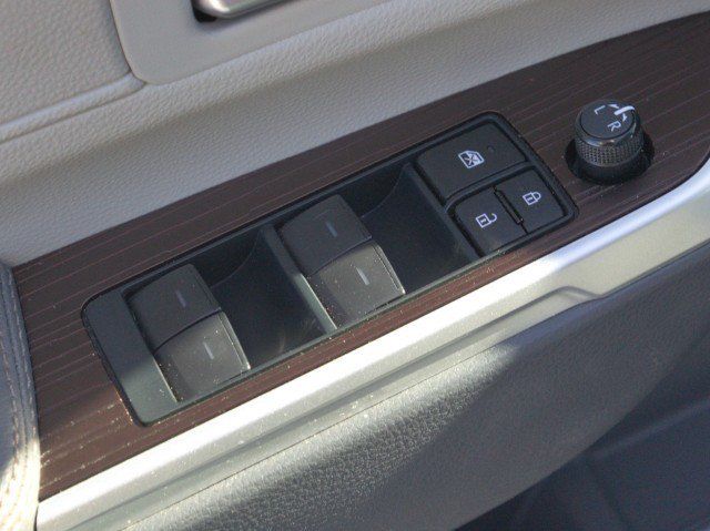 Used 2024 Toyota Sienna XLE FWD image 13