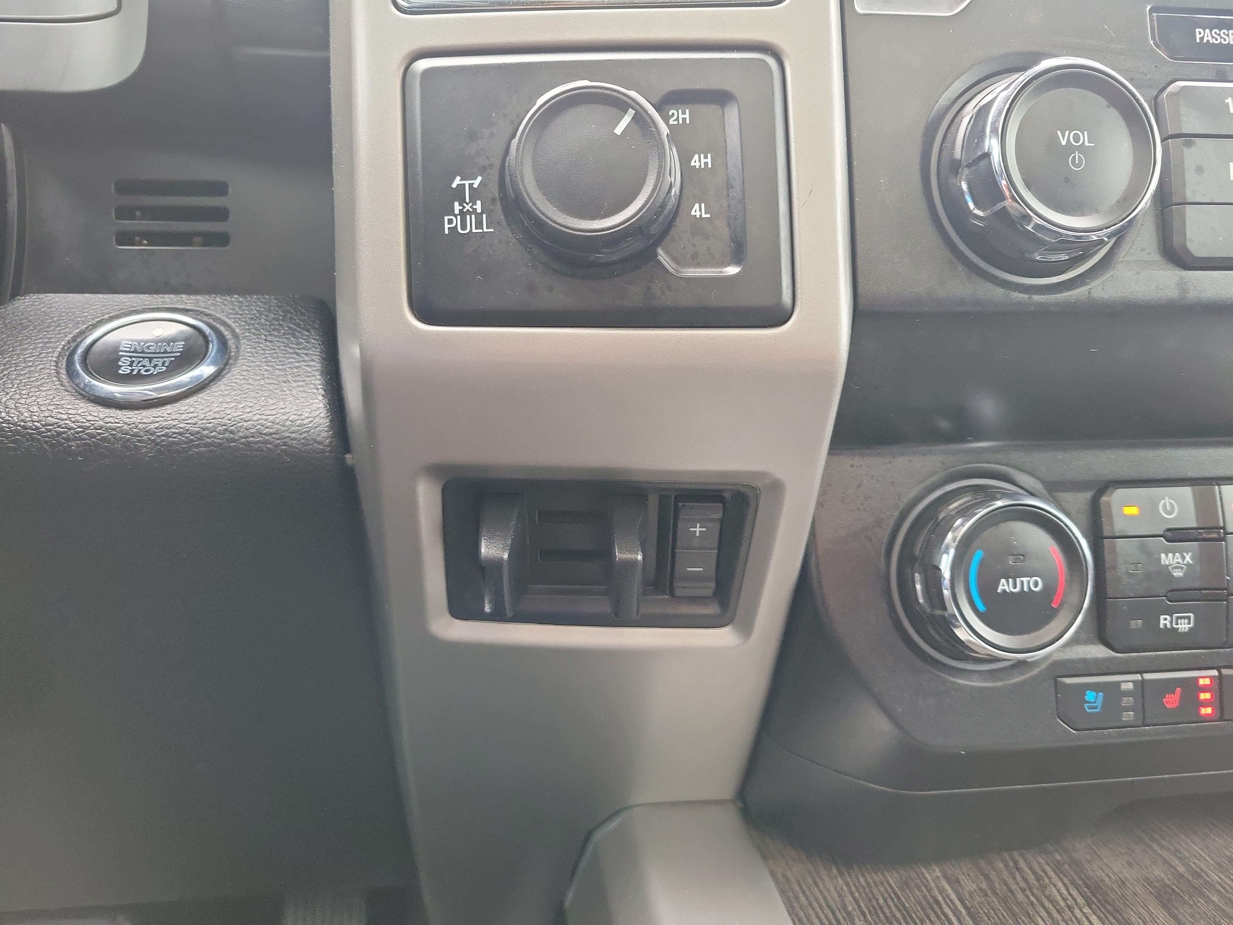 Used 2020 Ford F350 Lariat w/ Lariat Ultimate Package AWD/4WD image 30