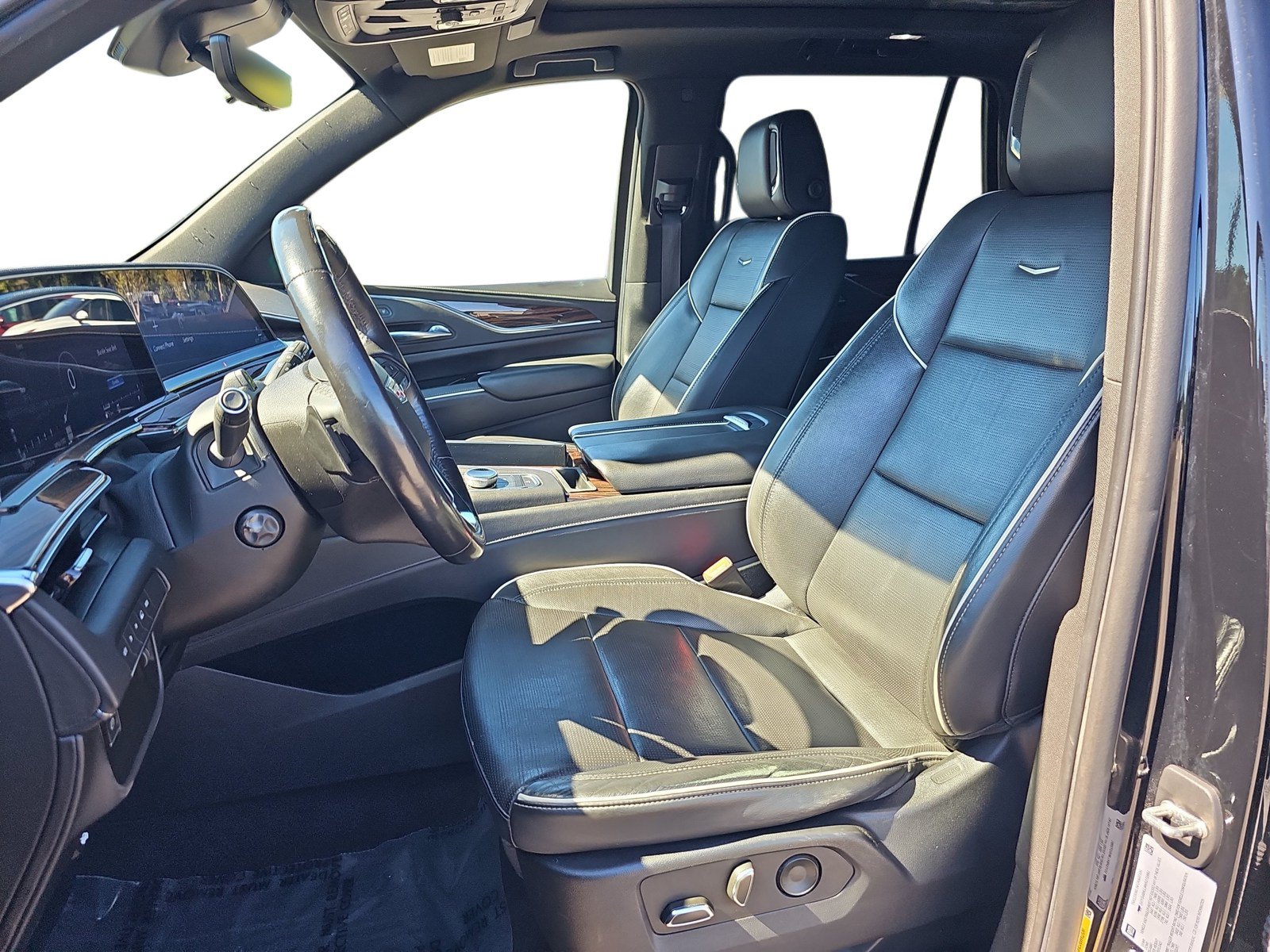 Used 2022 Cadillac Escalade Premium Luxury AWD/4WD image 12