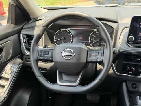 Used 2025 Nissan Rogue SV AWD/4WD image 20