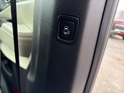 Used 2024 Kia Carnival LX image 42