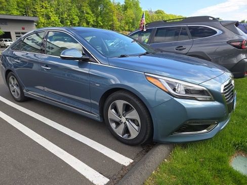 Used 2016 Hyundai Sonata Limited w/ Option Group 02 FWD image 17