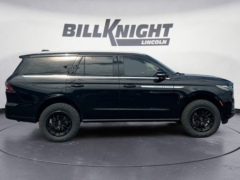 Used 2025 Lincoln Navigator Reserve AWD/4WD image 6