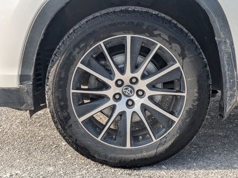 Used 2017 Toyota Highlander SE image 9