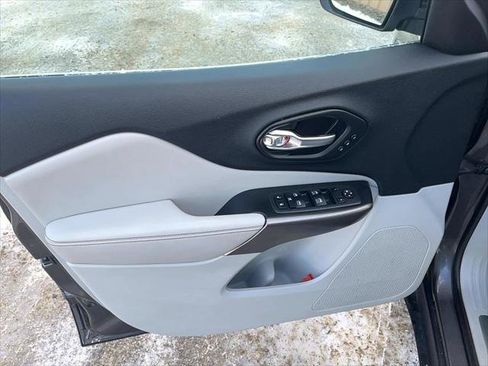 Certified 2019 Jeep Cherokee Limited image 12