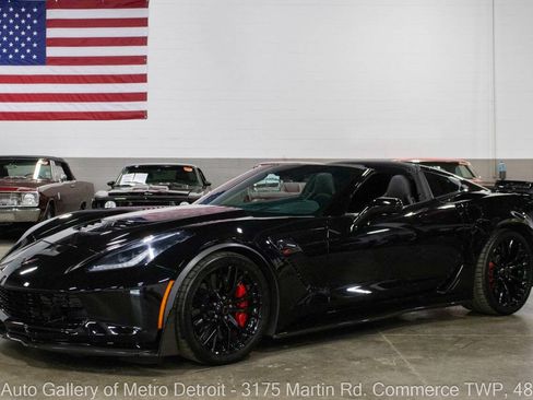 Used 2016 Chevrolet Corvette Z06 w/ 3LZ Preferred Equipment Group RWD image 3