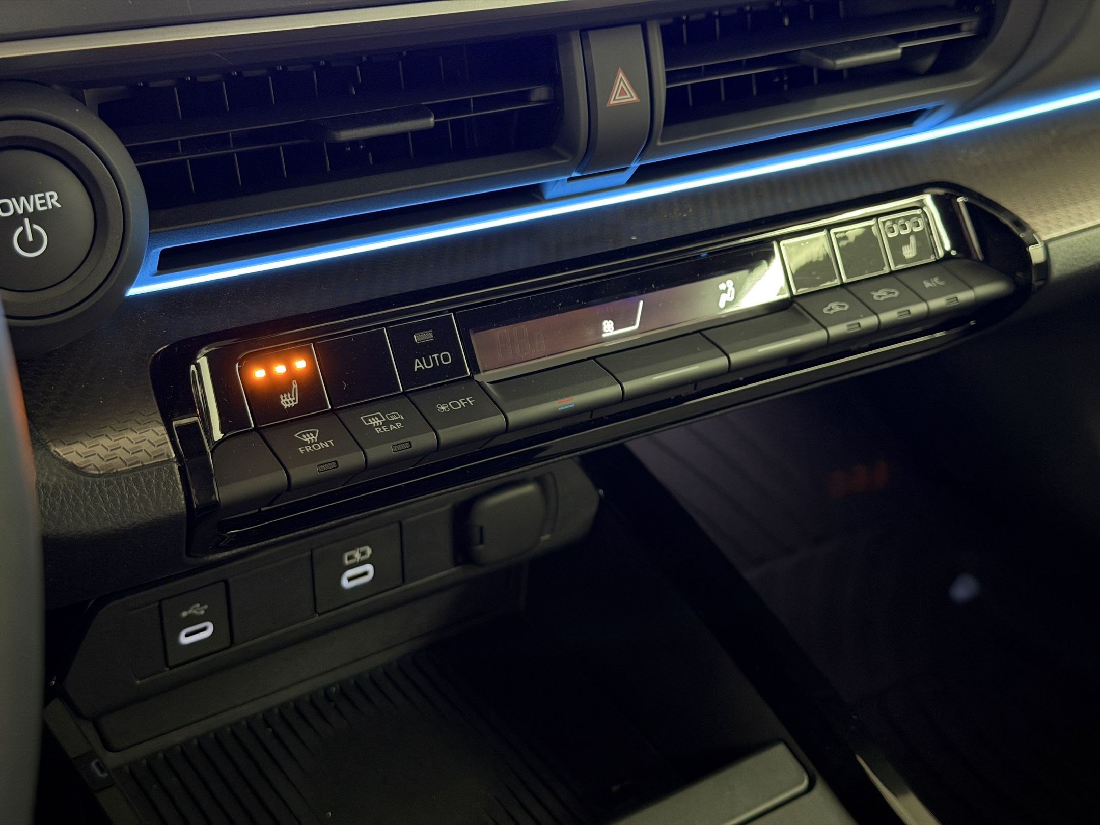 Used 2024 Toyota Prius XLE FWD image 19