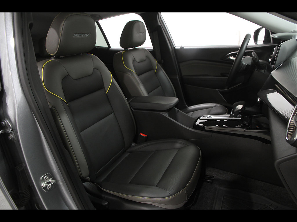 Used 2024 Chevrolet Trax ACTIV w/ Sunroof Package FWD image 16