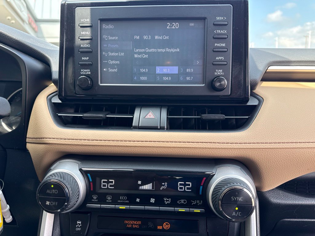 Used 2019 Toyota RAV4 LE w/ Carpet Mat Package AWD/4WD image 32