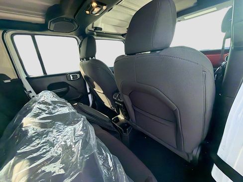 Used 2023 Jeep Gladiator Rubicon w/ LED Lighting Group image 30