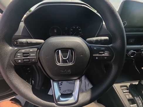 Used 2025 Honda CR-V LX image 16