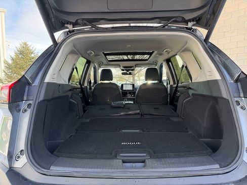 Used 2023 Nissan Rogue SL w/ SL Premium Package image 11