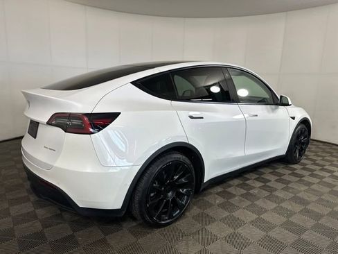 Used 2021 Tesla Model Y Long Range image 3