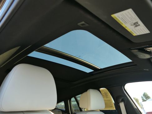 Used 2024 BMW X6 xDrive40i w/ Premium Package image 30