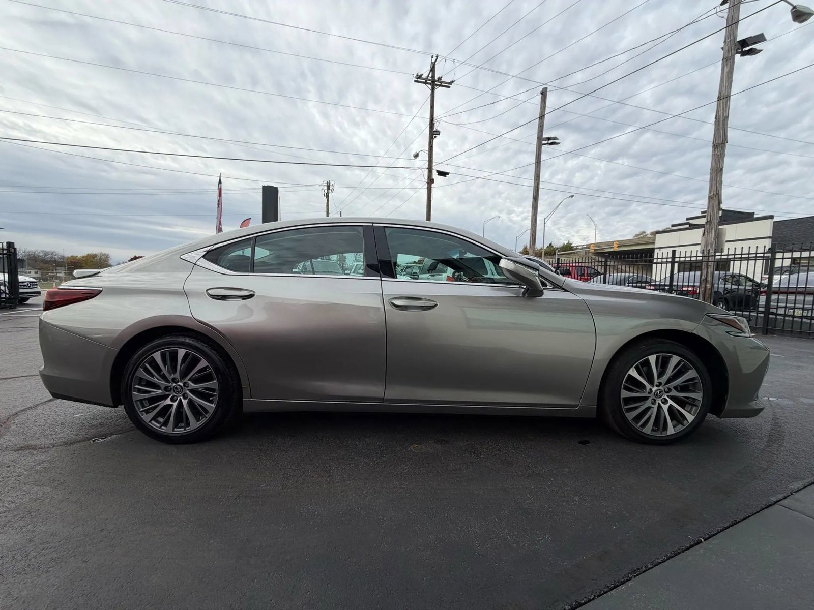 Used 2020 Lexus ES 350 w/ Premium Package FWD image 9