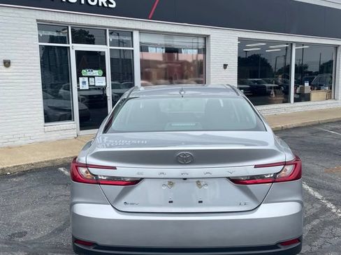 Used 2025 Toyota Camry LE FWD image 5
