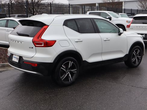 Used 2025 Volvo XC40 B5 Core image 10