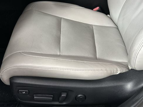 Used 2016 Toyota Avalon Limited w/ Toyota Safety Sense Package image 12