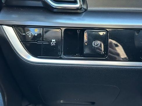 Used 2025 Kia Sportage EX image 18