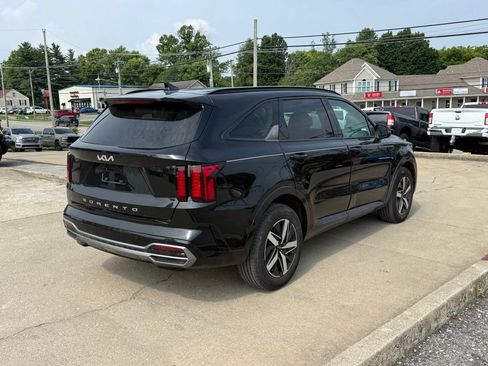 Used 2022 Kia Sorento S FWD image 6