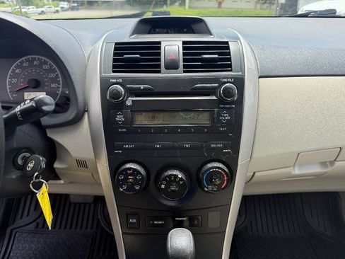 Used 2013 Toyota Corolla L FWD image 17