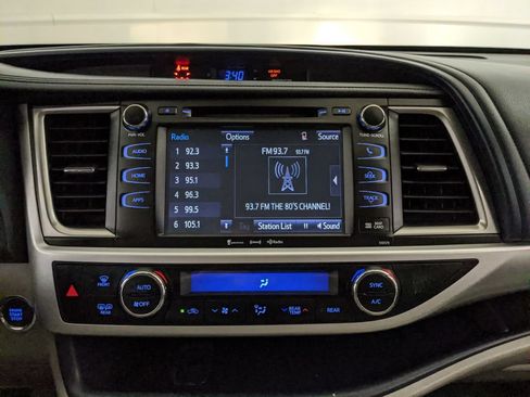 Used 2017 Toyota Highlander XLE AWD/4WD image 8