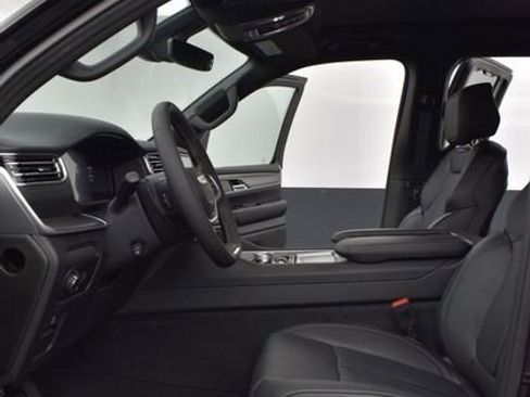 New 2026 Jeep Grand Wagoneer Limited AWD/4WD image 9