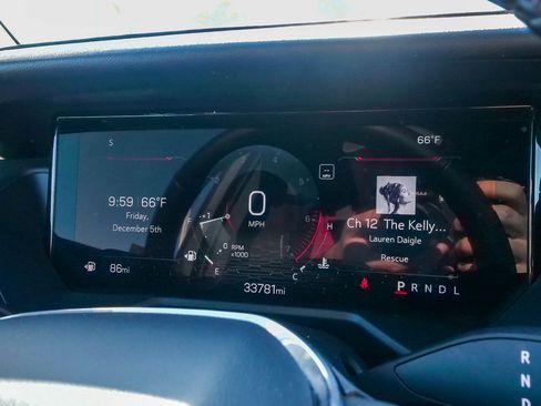 Used 2024 GMC Acadia Elevation image 23