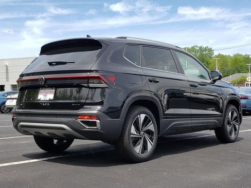 New 2026 Volkswagen Taos SE AWD/4WD image 3