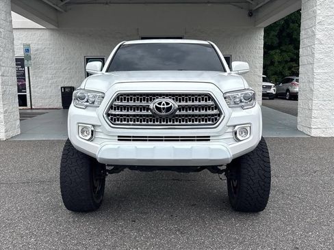 Used 2018 Toyota Tacoma SR5 RWD image 22