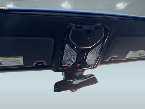 Used 2025 BMW 330i 330i w/ Convenience Package image 17