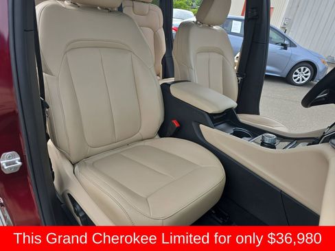 Used 2025 Jeep Grand Cherokee Limited RWD image 16