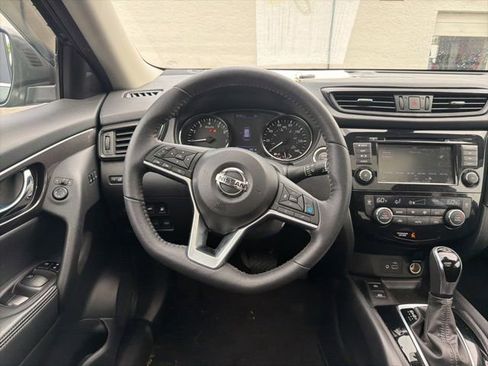 Used 2019 Nissan Rogue SV w/ Sun & Sound Touring Package AWD/4WD image 11