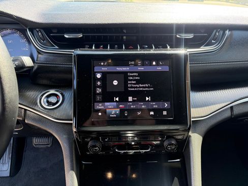 Used 2024 Jeep Grand Cherokee L Laredo image 11