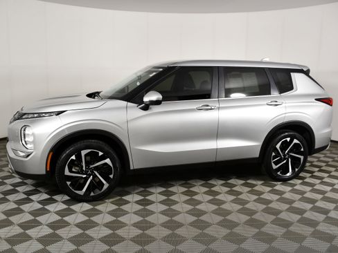 Used 2024 Mitsubishi Outlander SE AWD/4WD image 9