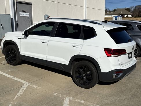 Used 2023 Volkswagen Taos SE image 8