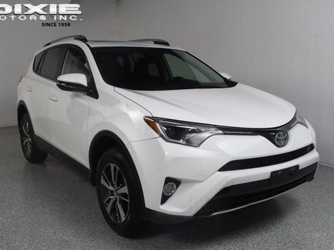 Used 2017 Toyota RAV4 XLE FWD image 1