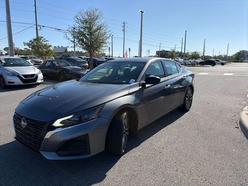 Used 2024 Nissan Altima 2.5 SV FWD image 3