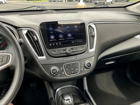 Used 2019 Chevrolet Malibu LT FWD image 15