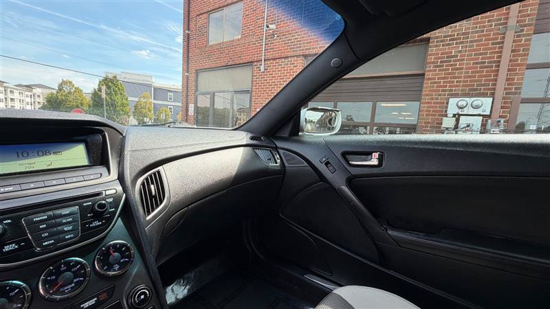 Used 2015 Hyundai Genesis 3.8 RWD image 22