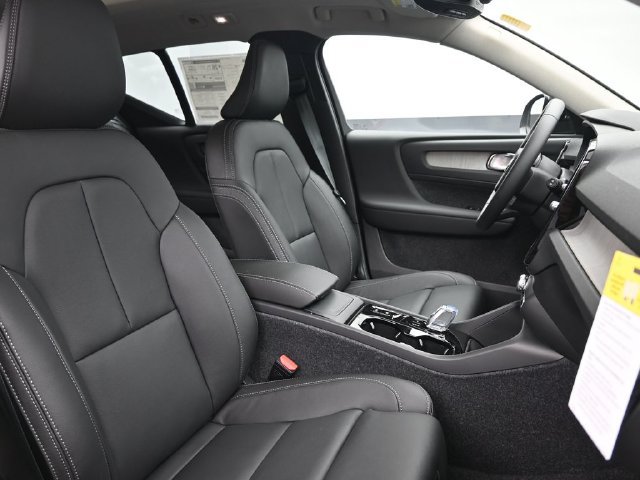 New 2026 Volvo XC40 B5 Plus w/ Protection Package Premier AWD/4WD image 34