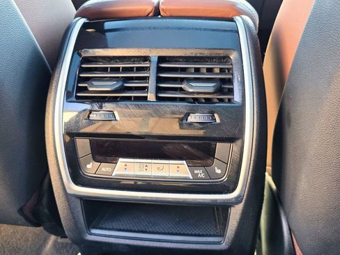 Used 2021 BMW X7 M50i w/ Dynamic Handling Package AWD/4WD image 39