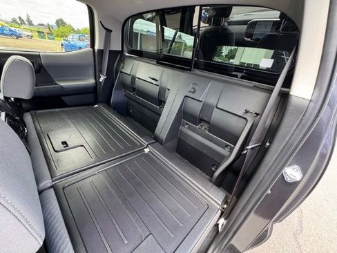Used 2022 Toyota Tacoma SR5 AWD/4WD image 34