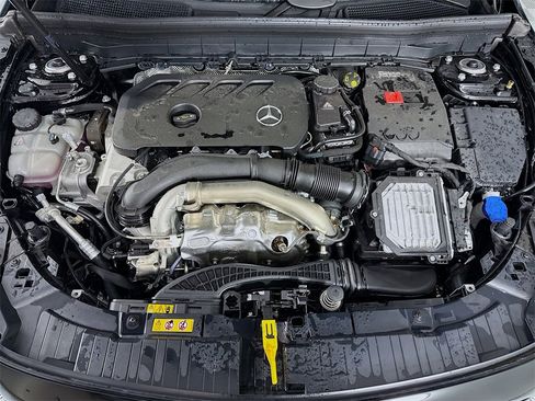 Used 2025 Mercedes-Benz GLB 250 4MATIC image 28