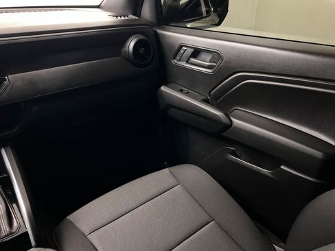 Used 2025 Chevrolet Colorado Trail Boss AWD/4WD image 11