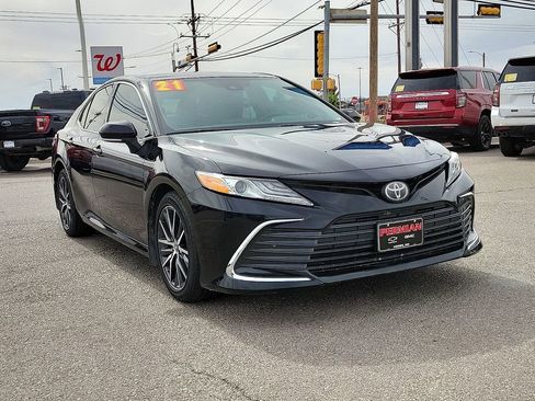 Used 2021 Toyota Camry XLE FWD image 2