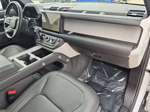 Used 2025 Land Rover Defender 110 X-Dynamic SE AWD/4WD image 20
