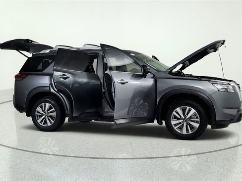 Used 2025 Nissan Pathfinder SL FWD image 15
