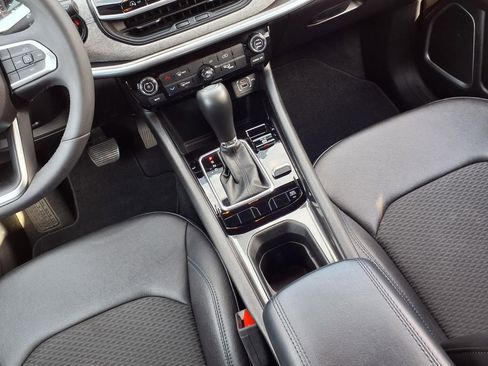 Used 2025 Jeep Compass Latitude AWD/4WD image 9